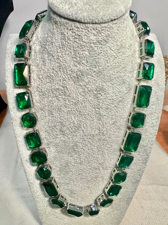 Vintage Jewelry - Vintage Emerald Green Crystal Necklace - Women Jewelry